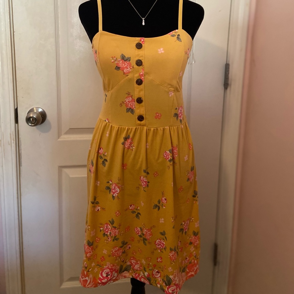 Women’s floral yellow strapless or strap on dress